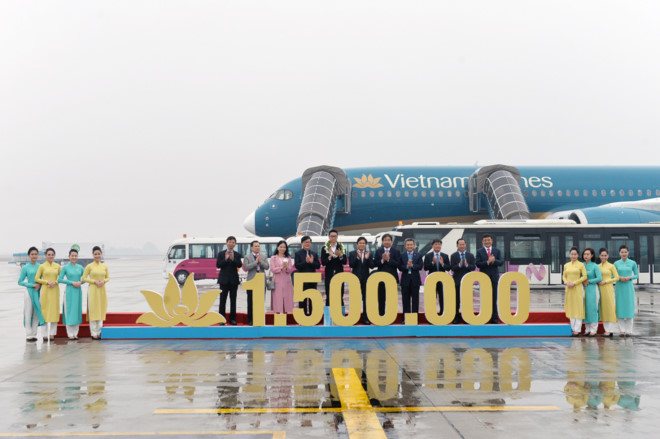 Lễ đón hành khách thứ 94 triệu, huyến bay điều hành thứ 800 nghìn và chào mừng Hội viên Bông Sen Vàng thứ 1,5 triệu 